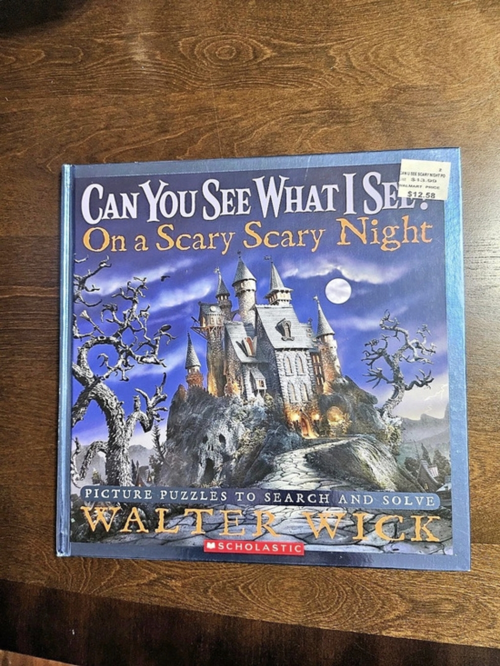 Scholastic Can You See What I See? On a Scary Night Puzzle Book